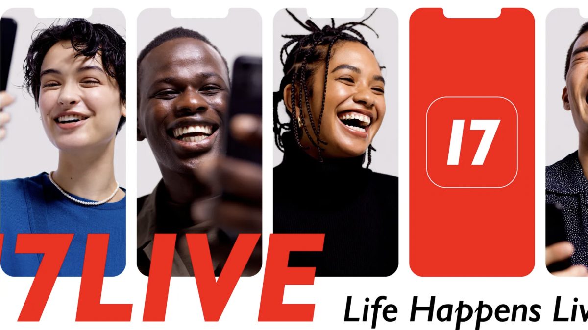 17LIVE creator and virtual V-Liver hosting an interactive broadcast with audience chat and virtual gifts